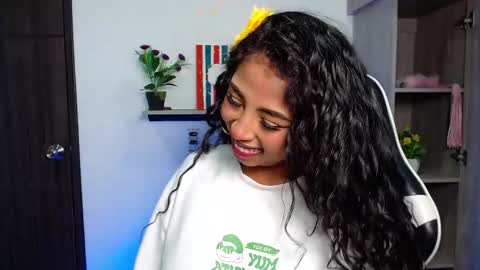 Snapshot of danna_schmidt23 chatting on 10.21.25 Danna online show from 10.21.25