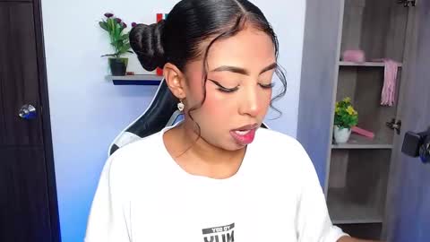 Snapshot of danna_schmidt23 chatting on 11.03.25 Danna online show from 11.03.25