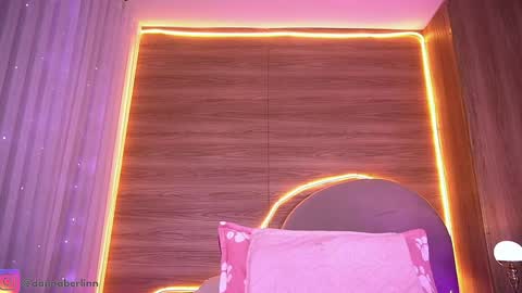 Danna Berlin  online show from 02.25.26