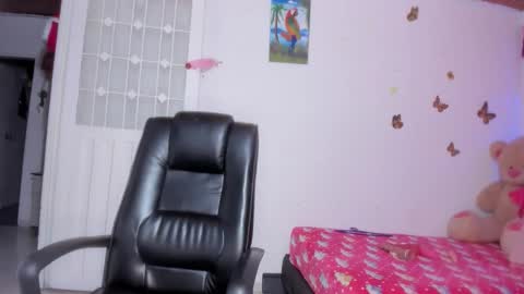 Danna Sofia jeins online show from 01.10.26