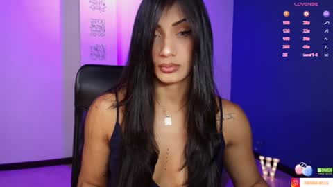 Snapshot of dannawells chatting on 12.22.24 Danna Wells online show from 12.22.24