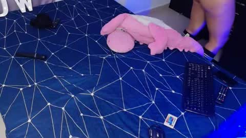 Snapshot of dannawells chatting on 02.16.25 Danna Wells online show from 02.16.25