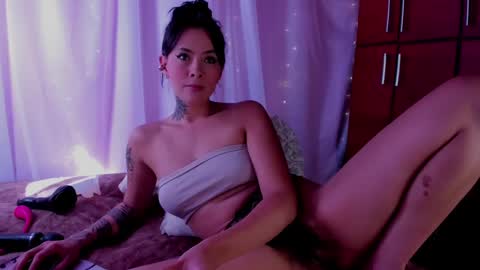 Snapshot of danni_z chatting on 09.25.25 Danni online show from 09.25.25