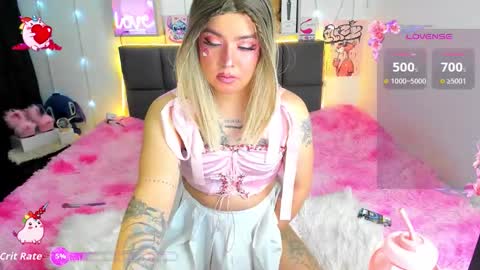 Snapshot of dannia_13 chatting on 10.10.25 dannia_13 online show from 10.10.25