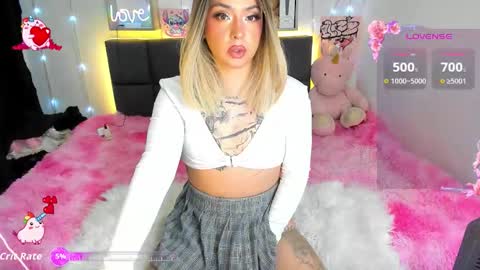 Snapshot of dannia_13 chatting on 11.19.25 dannia_13 online show from 11.19.25