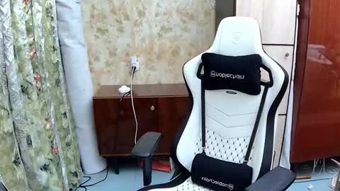 Snapshot of danniielll chatting on 09.18.25 HilmarZ online show from 09.18.25