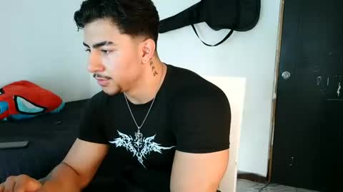 Snapshot of dantevicius chatting on 11.09.25 Dante Vicius online show from 11.09.25