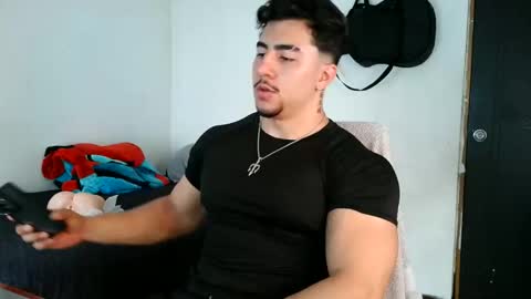 Snapshot of dantevicius chatting on 11.11.25 Dante Vicius online show from 11.11.25