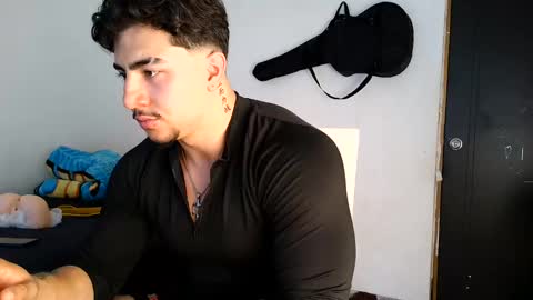 Snapshot of dantevicius chatting on 11.18.25 Dante Vicius online show from 11.18.25