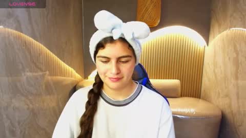 Snapshot of dany_r_ chatting on 10.21.25 Dany online show from 10.21.25