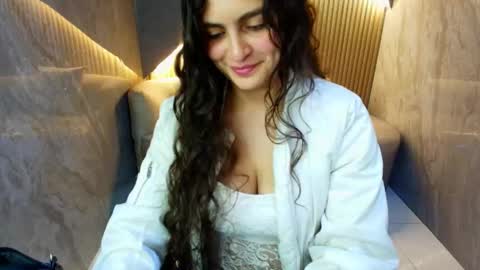 Snapshot of dany_r_ chatting on 11.08.25 Dany online show from 11.08.25