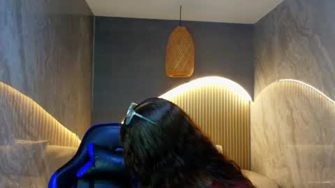 Snapshot of dany_r_ chatting on 11.10.25 Dany online show from 11.10.25