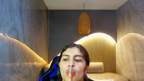 Snapshot of dany_r_ chatting on 11.13.25 Dany online show from 11.13.25