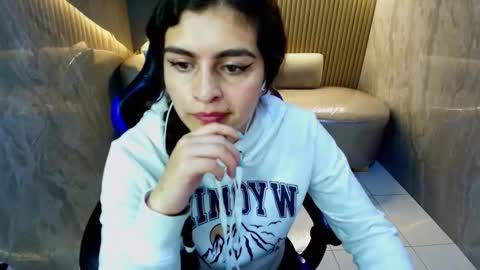 Snapshot of dany_r_ chatting on 11.14.25 Dany online show from 11.14.25