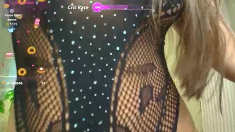 Snapshot of dany_r_ chatting on 11.19.25 Dany online show from 11.19.25