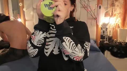 daphne_and_roger online show from 10.14.25