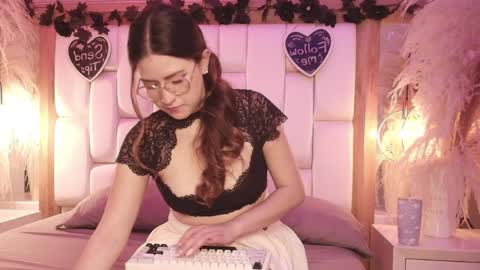 daphne_and_roger online show from 04.08.26