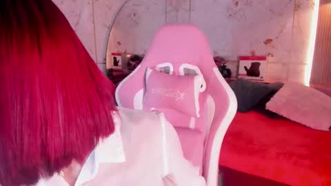 Snapshot of daphne_courtis chatting on 10.04.25 Daphne online show from 10.04.25