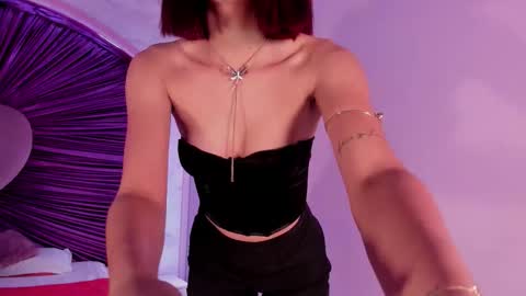 Snapshot of daphne_courtis chatting on 11.30.25 Daphne online show from 11.30.25