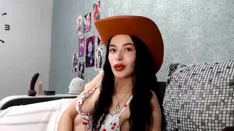 Daphne Darkthorn online show from 10.18.25