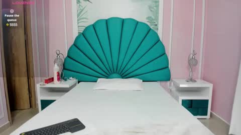 Daphne  online show from 01.04.25