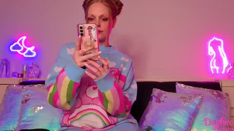 Snapshot of daphnemadison chatting on 11.25.25 Daphne Madison online show from 11.25.25