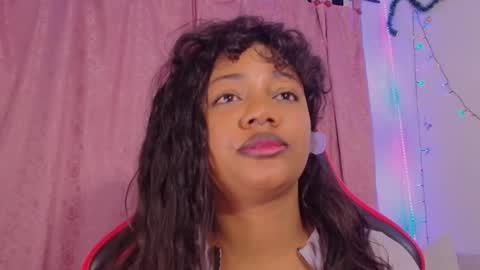 Snapshot of daphnewalker__ chatting on 12.19.25 Daphne online show from 12.19.25