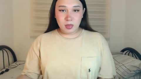 Snapshot of darcy_world chatting on 04.05.26 DARCY online show from 04.05.26