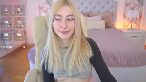 Snapshot of dariadelly chatting on 04.05.26 dariadelly online show from 04.05.26