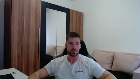 darius_94 online show from 04.18.26