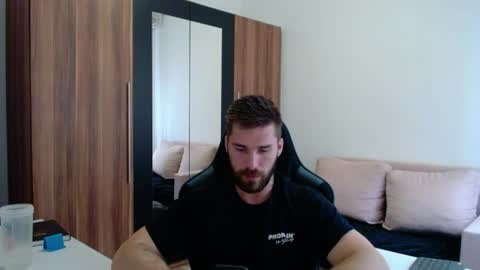 Snapshot of darius_94 chatting on 06.14.26 darius_94 online show from 06.14.26