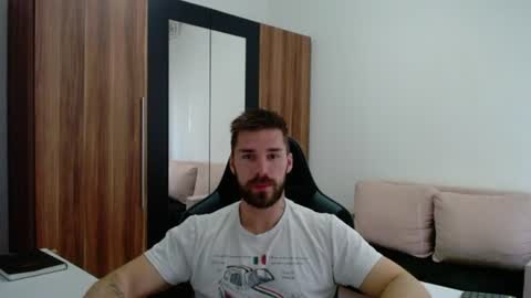 Snapshot of darius_94 chatting on 06.16.26 darius_94 online show from 06.16.26