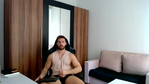 Snapshot of darius_94 chatting on 06.18.26 darius_94 online show from 06.18.26