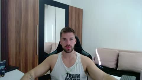 Snapshot of darius_94 chatting on 06.26.26 darius_94 online show from 06.26.26