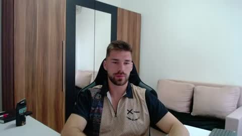 Snapshot of darius_94 chatting on 06.27.26 darius_94 online show from 06.27.26