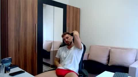 Snapshot of darius_94 chatting on 06.27.26 darius_94 online show from 06.27.26