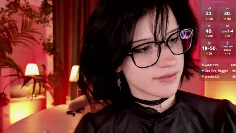 Snapshot of dark_vamp_ chatting on 02.07.25 Vamp online show from 02.07.25