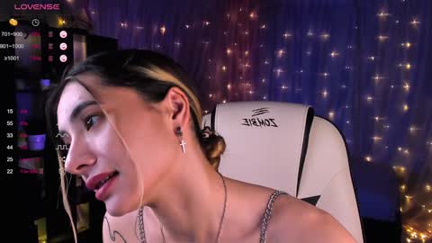 Snapshot of darlabelle chatting on 12.04.24 Belle online show from 12.04.24