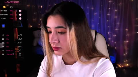 Snapshot of darlabelle chatting on 12.16.24 Belle online show from 12.16.24