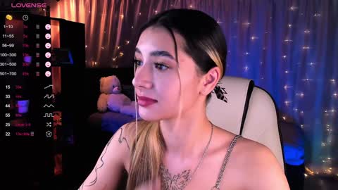 Snapshot of darlabelle chatting on 12.20.24 Belle online show from 12.20.24