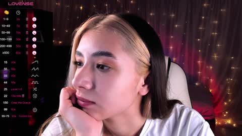 Snapshot of darlabelle chatting on 01.19.25 Belle online show from 01.19.25