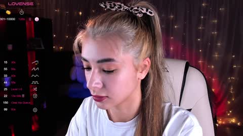 Snapshot of darlabelle chatting on 01.20.25 Belle online show from 01.20.25