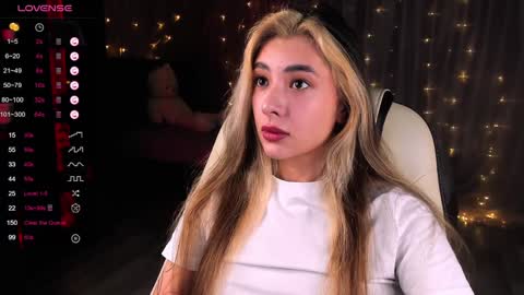 Snapshot of darlabelle chatting on 01.24.25 Belle online show from 01.24.25