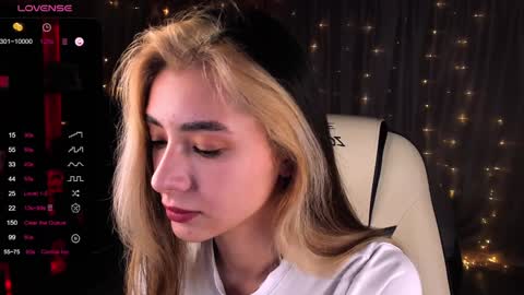 Snapshot of darlabelle chatting on 01.24.25 Belle online show from 01.24.25