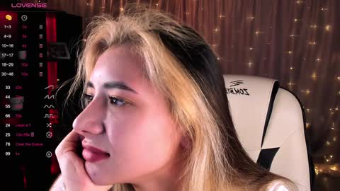 Snapshot of darlabelle chatting on 01.26.25 Belle online show from 01.26.25