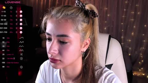 Snapshot of darlabelle chatting on 01.30.25 Belle online show from 01.30.25