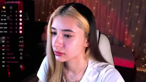 Snapshot of darlabelle chatting on 02.10.25 Belle online show from 02.10.25