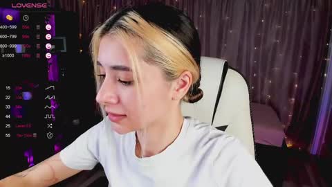 Snapshot of darlabelle chatting on 02.27.25 Belle online show from 02.27.25