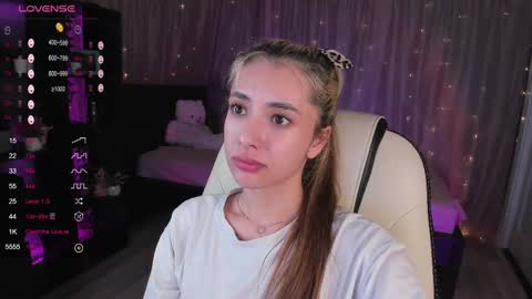 Snapshot of darlabelle chatting on 03.02.25 Belle online show from 03.02.25