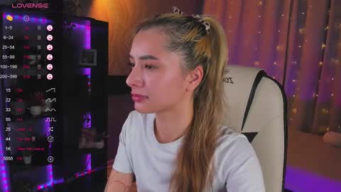 Snapshot of darlabelle chatting on 03.07.25 Belle online show from 03.07.25